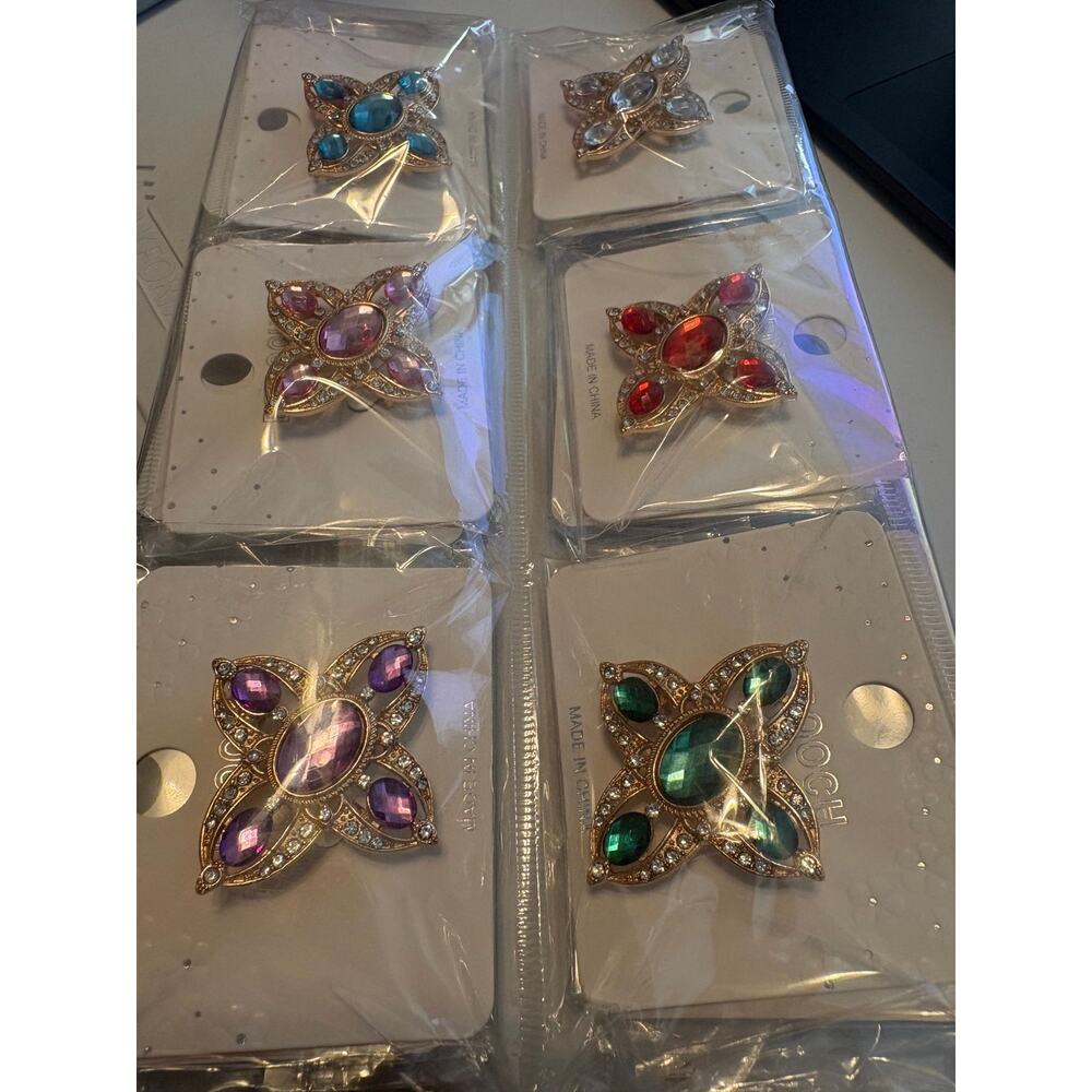 Star brooches ￼